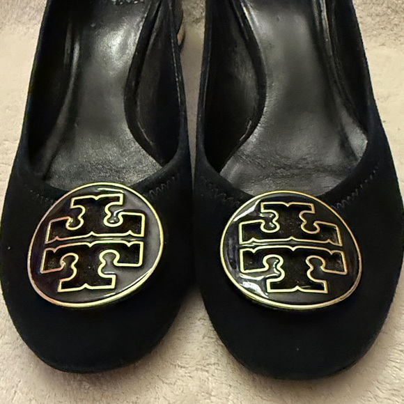 Tory Burch Black Suede Small Heel with Gold Logo sz 8 - Picture 2 of 7